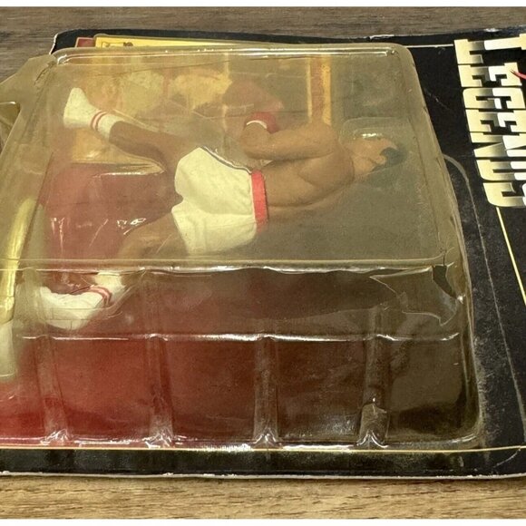 1997 Timeless Legends Starting Lineup Sugar Ray Leonard Boxing Action Figure - Picture 5 of 6